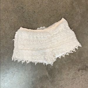 BB Dakota tiered lace shorts
